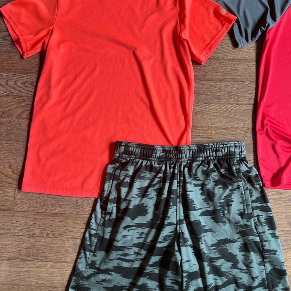 Under Armour, Nike, Adidas Short Sleeve Kids Tee - Picture 8 of 10